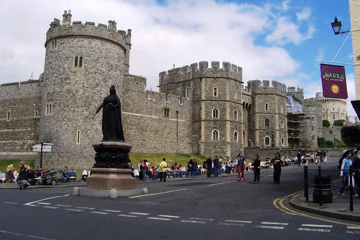 Windsor Castle Layover: A Royal & Luxurious Private Tour from Heathrow