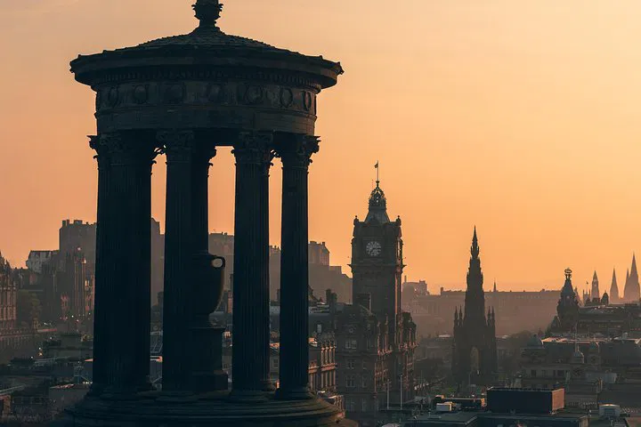 Edinburgh Night Tour: Local Guide, 100% Personalized!