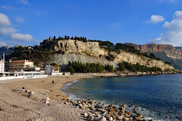 Stress-Free Cassis Arrival: Private Airport Transfer from Marseille