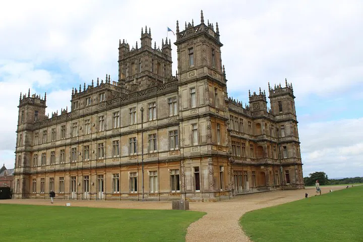Downton Abbey Tour: Highclere Castle & Village from London
