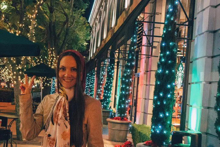 Capture Holiday Magic: Private Christmas Photo Tour in LA