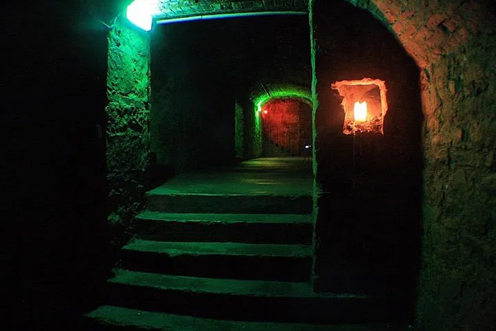 Edinburgh's Terror Walking Tour: Brave the Haunted Vaults