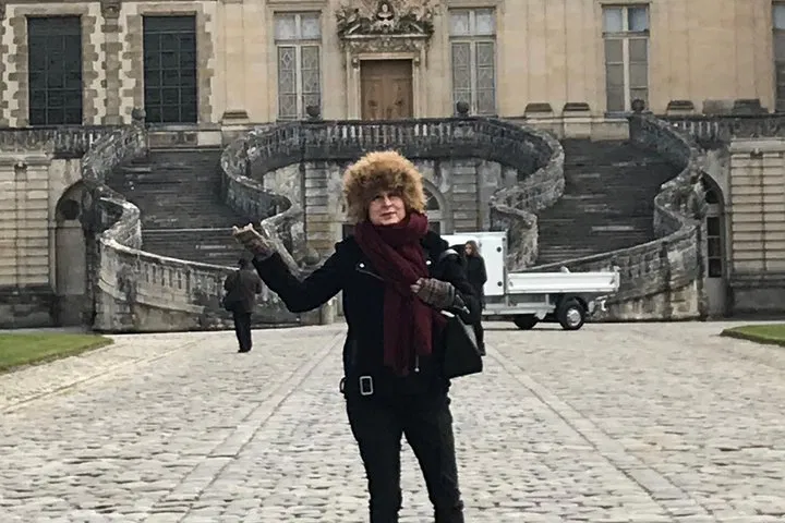 Unveiling Louvre's Masterpieces: A Guided Art Odyssey