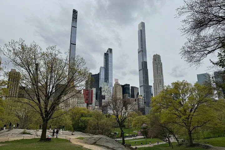 Unveiling Upper East Side's Art & Architectural Splendors: A Guided Journey