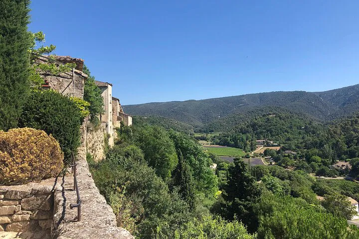 Luberon Villages Tour: Lourmarin, Lauris & Cucuron