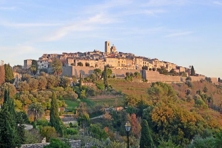 Provence & Riviera Dream: A Whirlwind Day Tour from Nice!