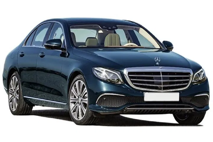 Stress-Free Private Transfer: Heathrow to Gatwick Airport