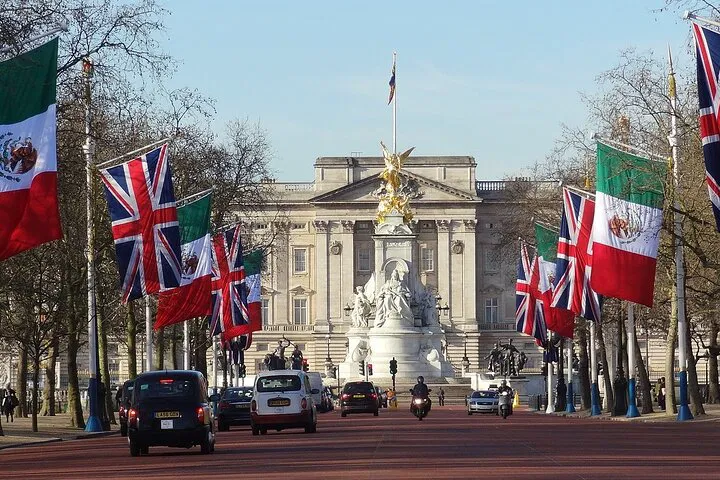 Transform Your Layover: Private London Tour from Heathrow!