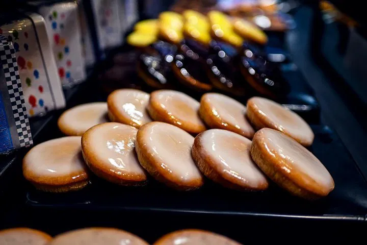Paris Montmartre Food Tour: Private Gourmet Adventure