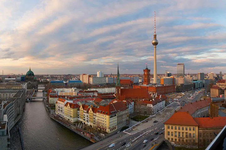 Unleash Berlin's Soul: A Full-Day Photography Expedition