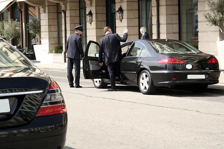 Paris Private Car: See Paris Your Way!