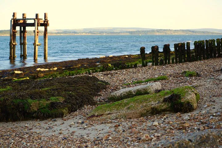 Southampton: Romantic Walking Quest - Uncover City Secrets!