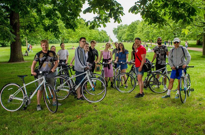 London Landmarks: 3.5 Hour Morning Bike Tour