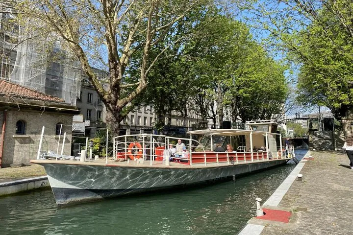 Canal Saint Martin Electric Cruise: Secret Paris!