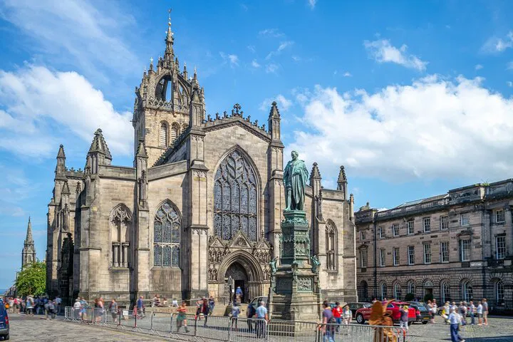 Uncover Edinburgh's Secrets: A Private Tour of St Giles' Cathedral & Old Town