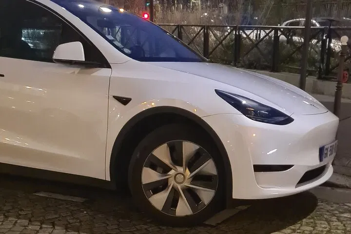 Stress-Free Paris Airport Transfer: Private Tesla Experience