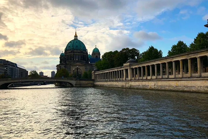 Berlin City Center History Tour: Small Group, Big Stories