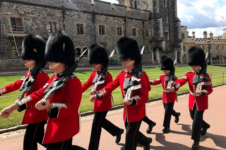 Royal Adventure: London Junior Kings & Queens English Immersion