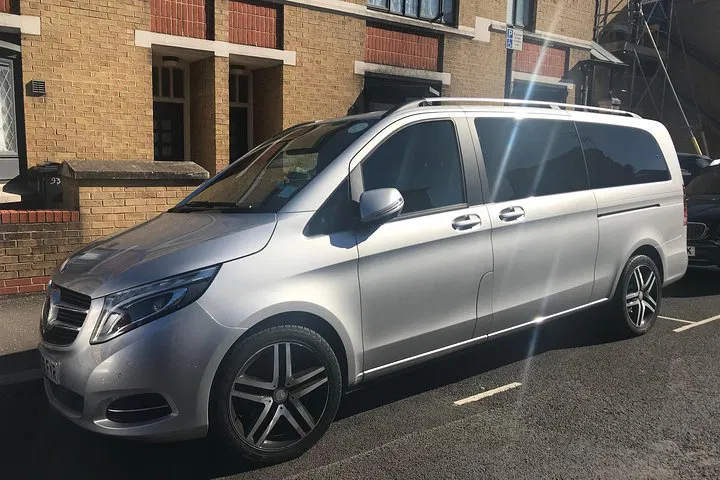 Stress-Free Airport Transfers: London Heathrow to Gatwick in Style