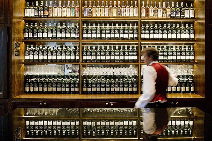 Edinburgh's Culinary Secrets: A Luxurious Private Food & Drink Journey