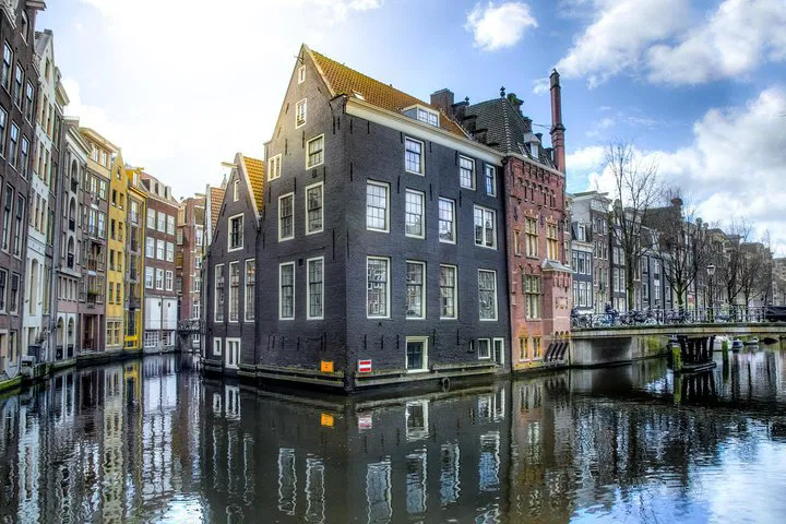 Luxury Berlin-Amsterdam Transfer: Sightseeing in Style