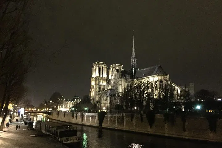Unveiling Paris's Dark Past: A Chilling Nighttime Walking Tour
