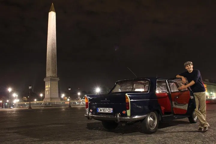 Parisian Elegance: Vintage Car Tour of Iconic Landmarks