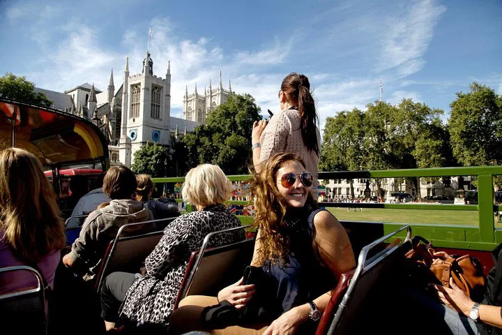 Vintage Bus Tour: London & Harrods Cream Tea