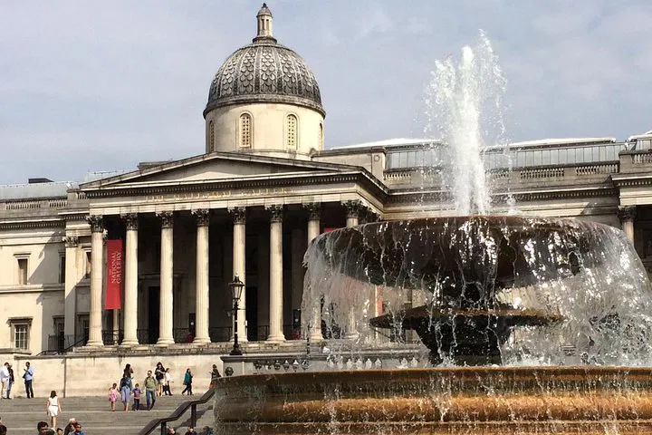Unlock London's Art Scene: An Exclusive Private Tour with an Artist
