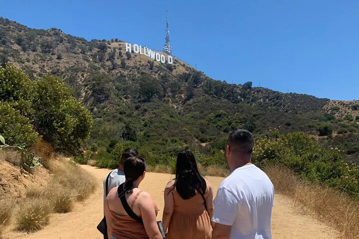 VIP Hollywood Tour: Sign View, Stars' Homes & More!