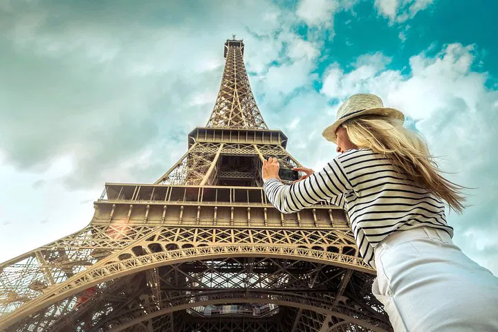 Paris Highlights: Private Tour, Crêpes & Eiffel Tower!