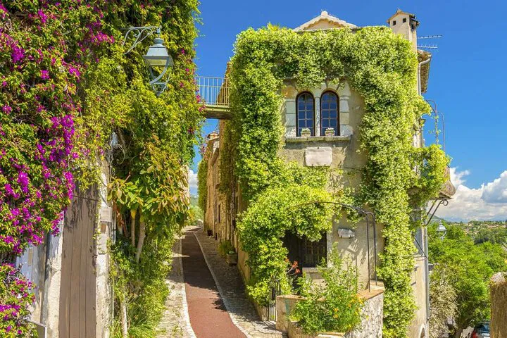 Riviera Artistry: Unveiling Glassblowing, Medieval Charm, and Provençal Jewels