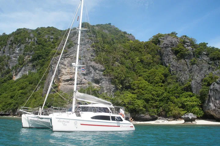 Unveil Belize's Hidden Gems: Exclusive Catamaran Island Hopping