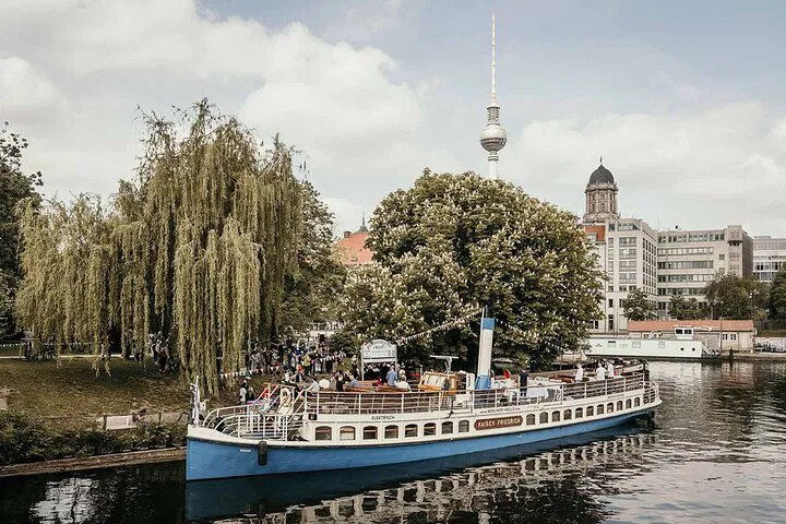 Berlin 1-Hour City Center Sightseeing Boat Tour