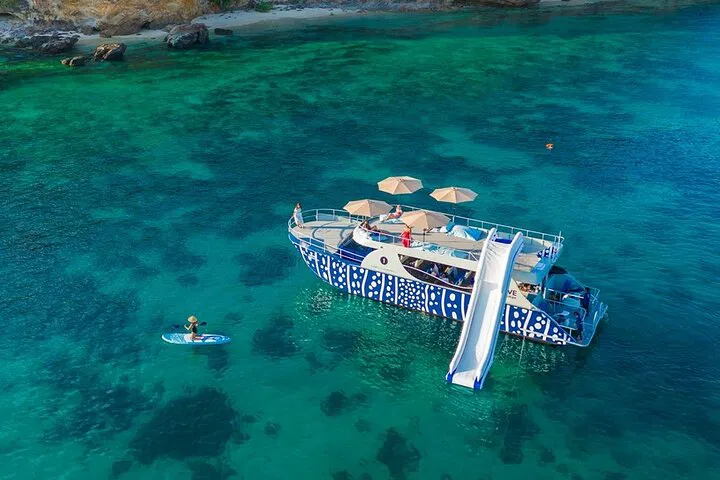 Phi Phi & Maiton Sunset Catamaran: Phuket's Island Paradise!