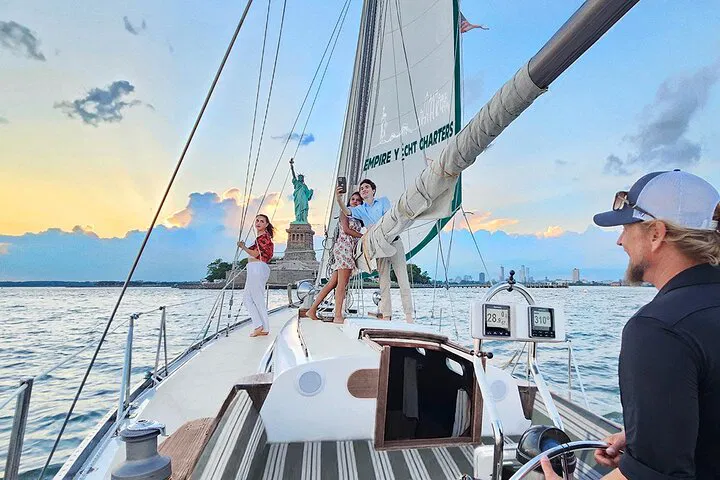 Sail into Serenity: NYC Private Yacht Tour Awaits!