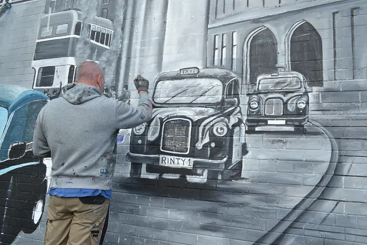 Uncover Belfast's History: Iconic Mural Taxi Tour