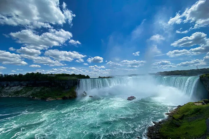 Niagara Falls: Day Trip + Boat Ride!