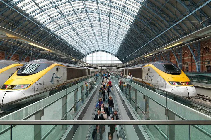 Stress-Free Arrival: Private Transfer from St Pancras to Gatwick