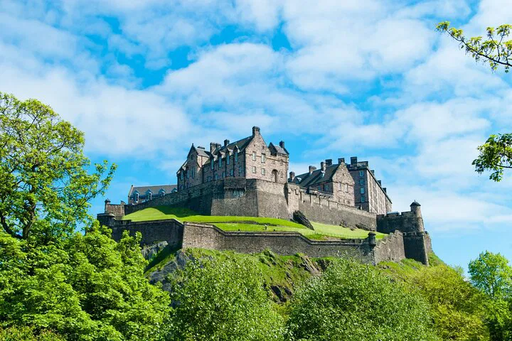 Edinburgh Rail Adventure: Royal City Overnight Escape from London