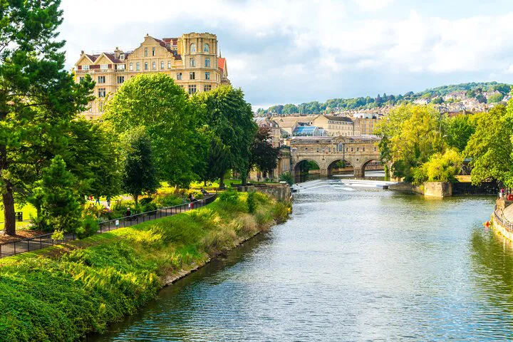Unveiling Bath's Charm: A 90-Minute Local's Walking Tour