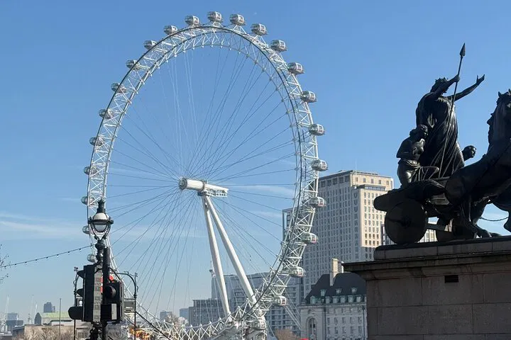 Thames Tales: Stroll London's Iconic River Walk