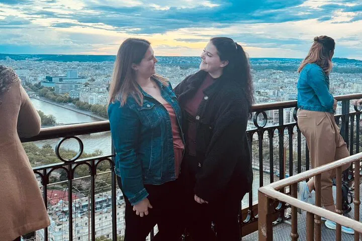 Eiffel Tower Summit: Private Elevator Tour for Families