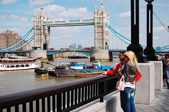 London's Grandeur: A Personalized Private Car Tour Experience