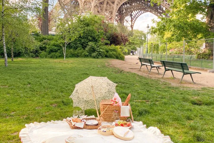 Parisian Picnic: Romance Under the Eiffel Tower