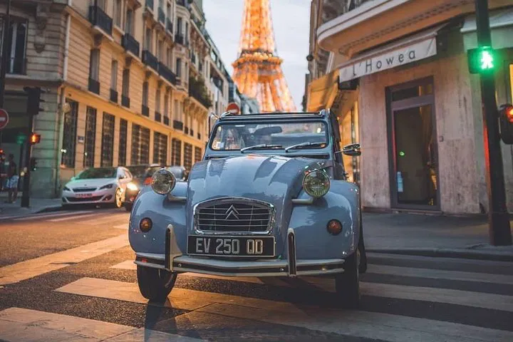 Paris 2CV Tour: See Top Sights in a Classic Car!