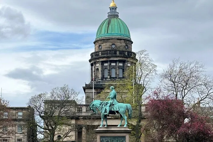 Step Back in Time: Uncover Edinburgh's New Town Secrets on Foot