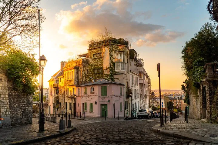 Discover Paris's Charm: Private Tour of Marais & Montmartre