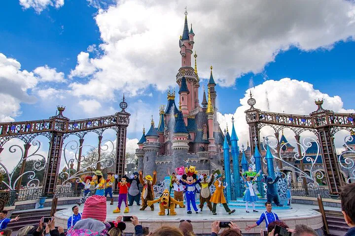 VIP Euro Disney Shuttle: Stress-Free Transfers to CDG, ORLY & Train Stations