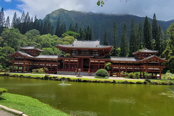 Oahu's Iconic Circle Island Tour: A Full-Day Guided Adventure